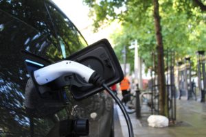 Assurance auto : bientôt une réduction des tarifs pour les véhicules électriques et à hydrogène ?