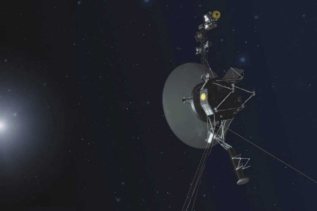 Voyager 1 commence à avoir un comportement étrange : C'est la première fois depuis des décennies qu'elle fait cela au milieu de l'univers