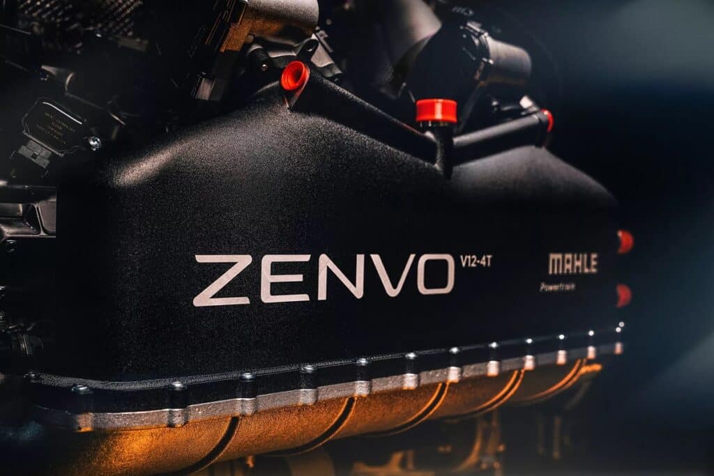 Pour atteindre une puissance de 1 850 chevaux, il s'appuie sur une configuration innovante qui combine quatre turbocompresseurs et un système hybride - © Zenvo