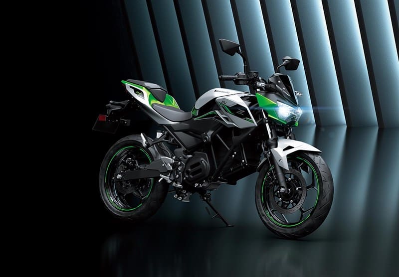Kawasaki ninja e-1 et z e-1 allient style et performance pour transformer
