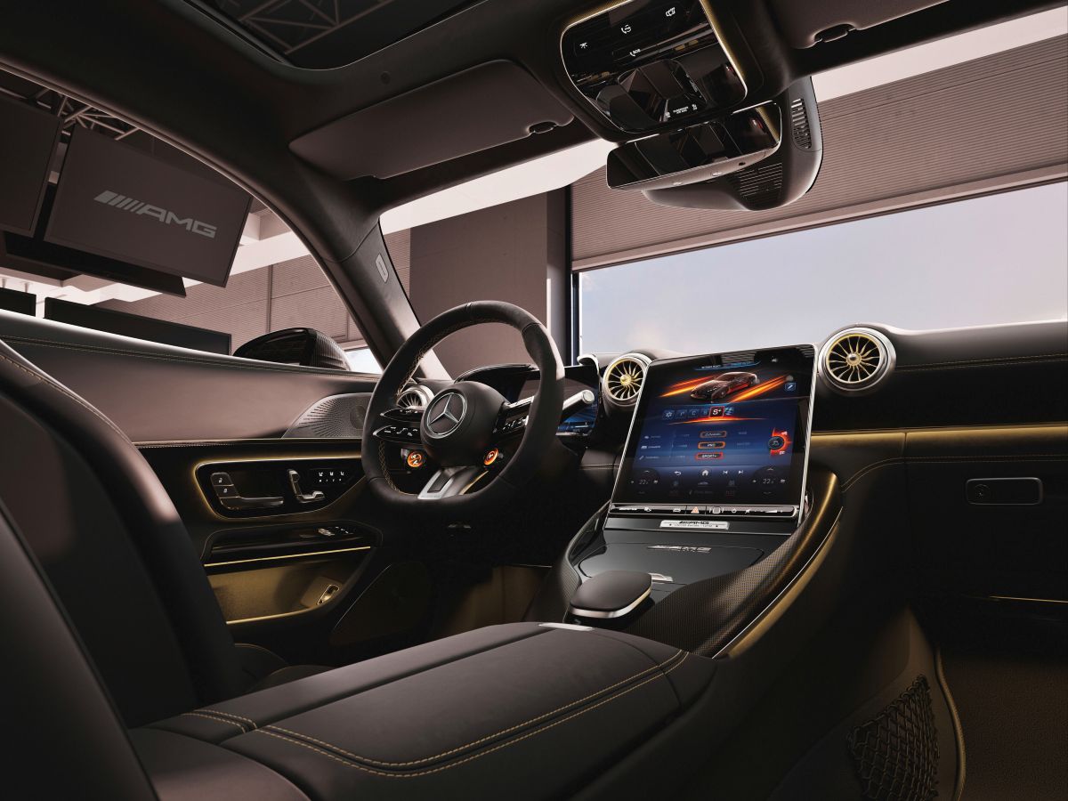 Mercedes-AMG et IWC créent un film F1 spectaculaire  une collaboration unique