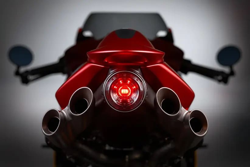 Mv agusta superveloce 1000 ago incarne lélégance ultime sur deux roues une