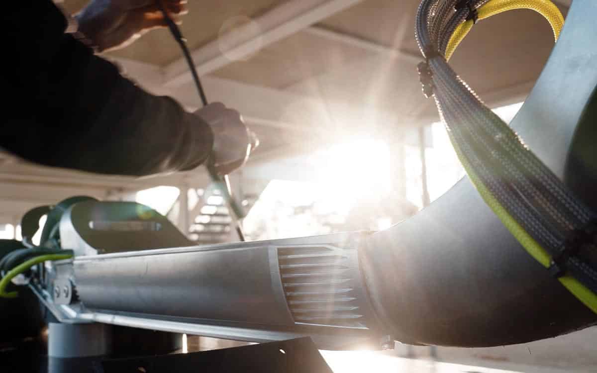  Quand une trottinette surclasse la Bugatti Veyron : l'exploit technique qui défie les lois de la physique