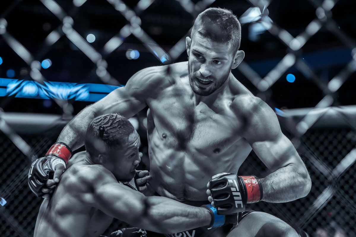 Ufc  Imavov domine borralho par une performance magistrale et