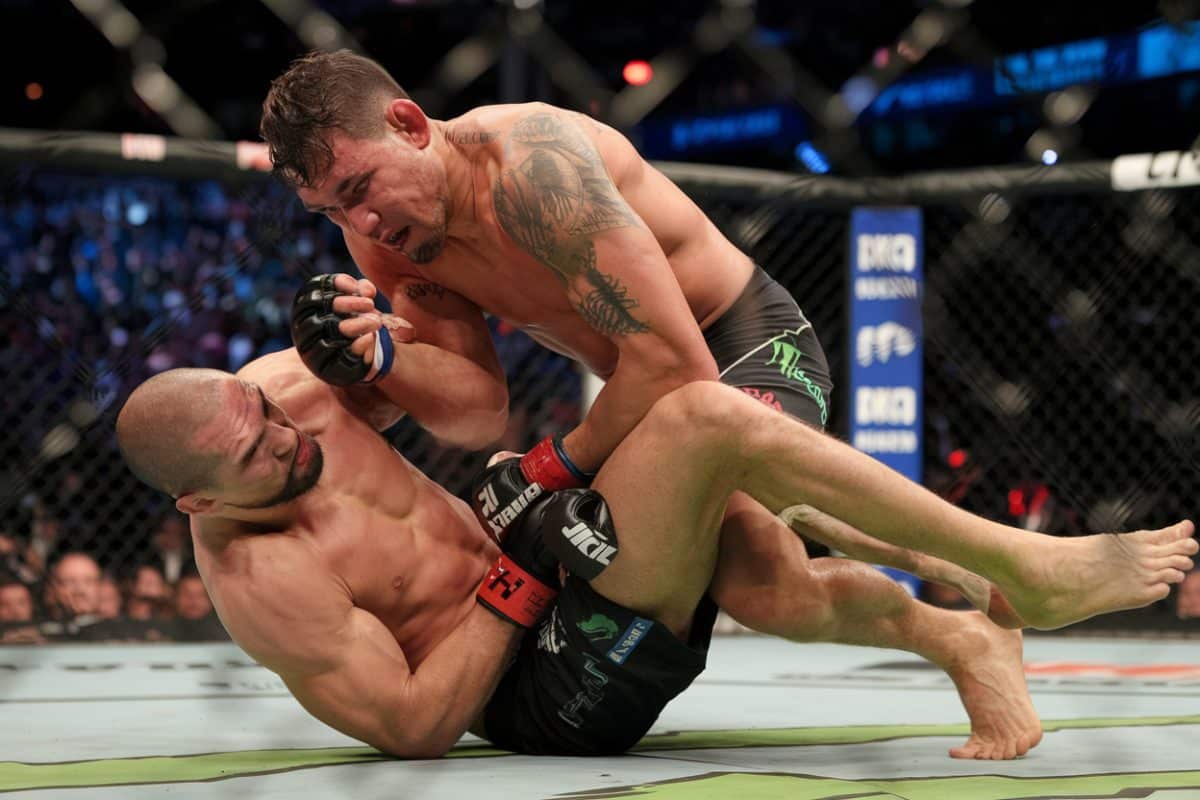 Nathan rivera inflige un tko à tommy strydom lors de la nuit de combat bkfc à michigan