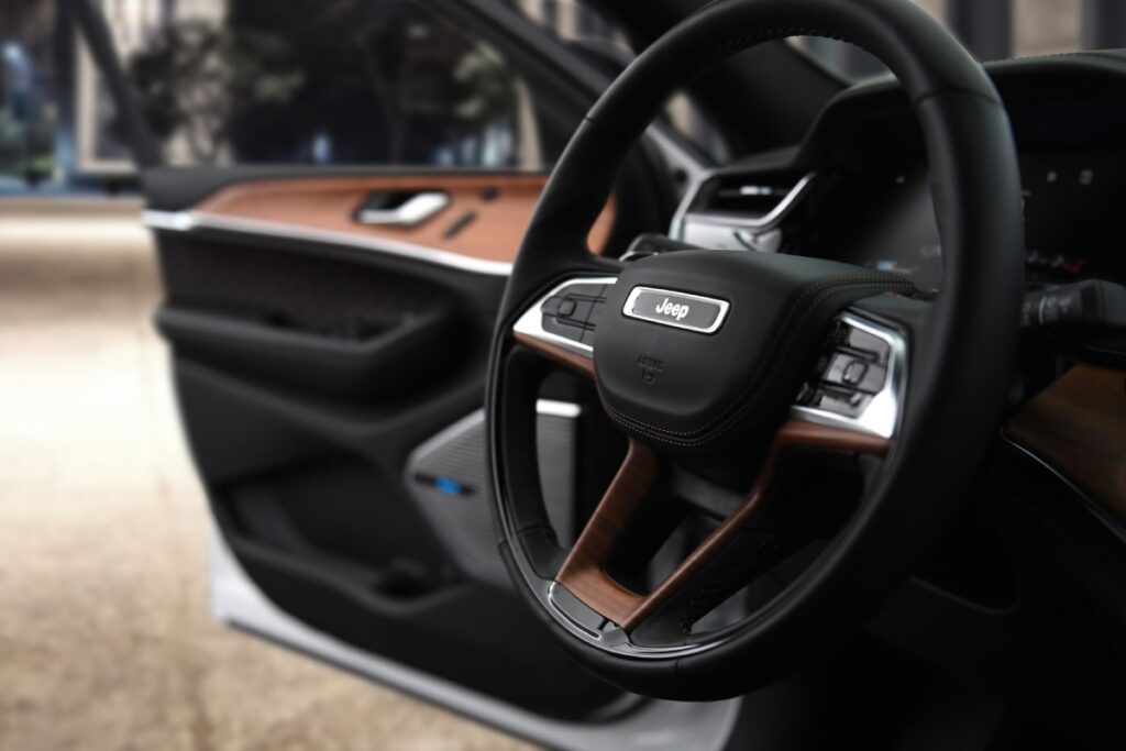 Des propriétaires ont signalé des vibrations, des bruits inhabituels ou un message d’erreur « Service 4WD » - © Jeep