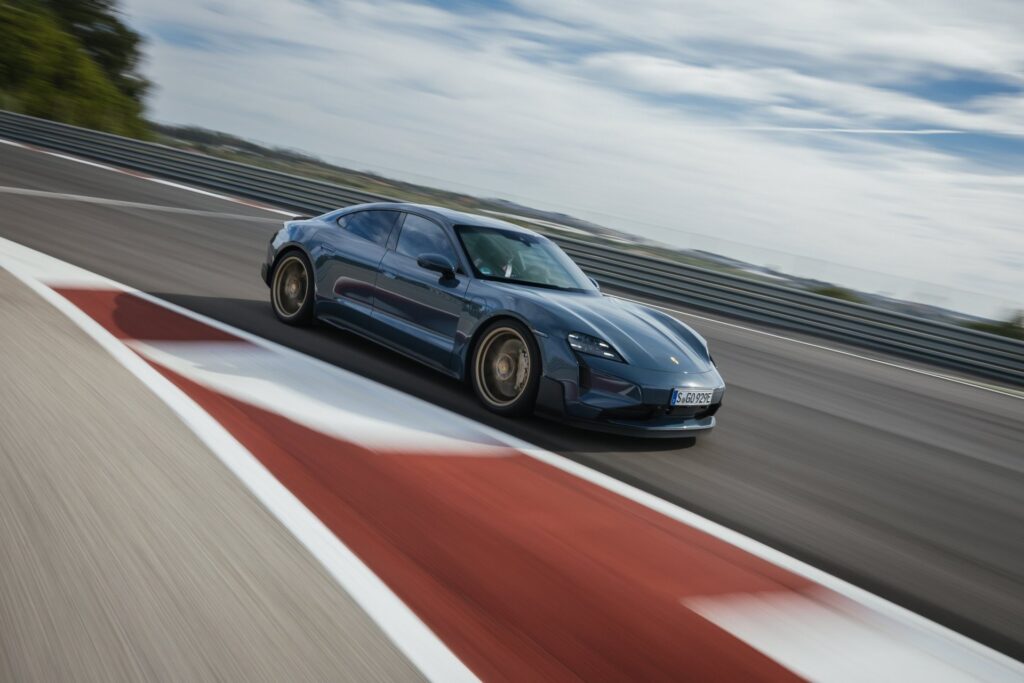 Porsche a même battu le record de la voiture électrique la plus rapide sur ce circuit - © Porsche