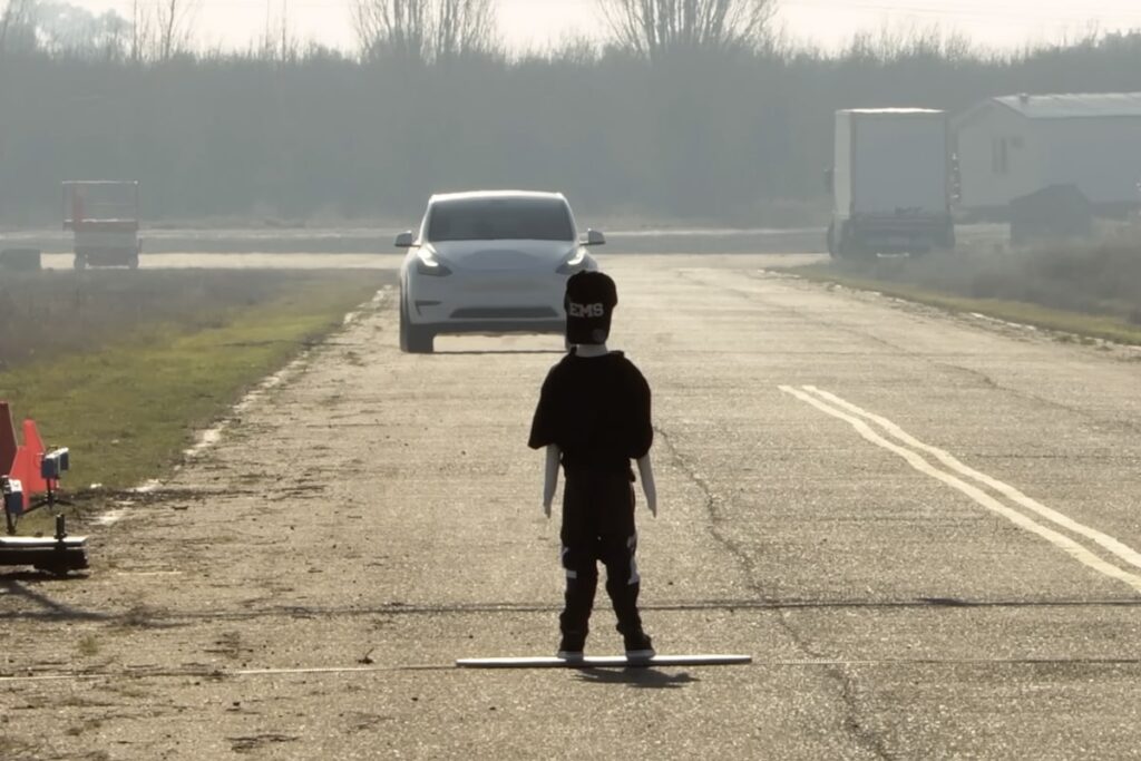 Mark Rober teste l’Autopilot de Tesla - © Mark Rober sur YouTube