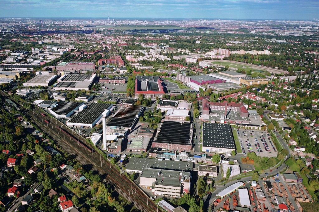 C’est à Berlin, sur le site historique de Marienfelde, que Mercedes-Benz pose les bases de son usine du futur - © Mercedes-Benz