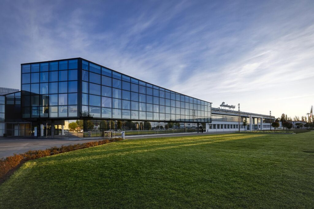 À Sant’Agata Bolognese, son site historique a doublé de taille depuis le lancement de le Urus - © Lamborghini