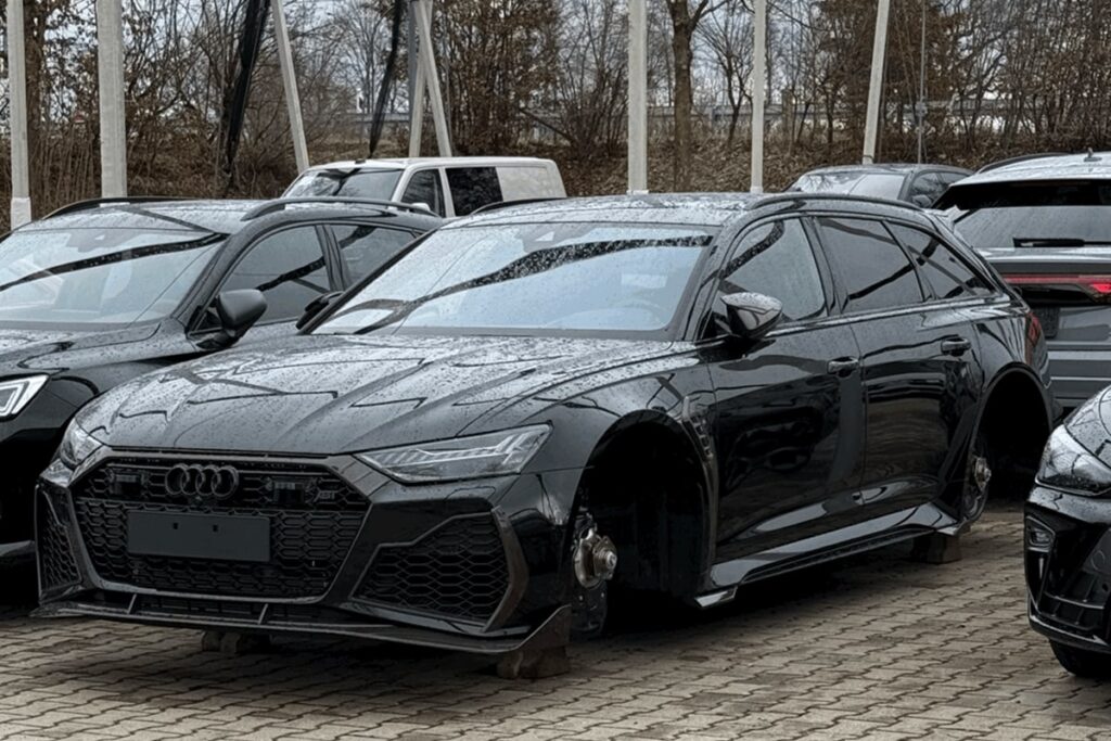 Sept voitures de luxe ont été retrouvées sur cales après un vol spectaculaire visant des jantes et des freins en carbone-céramique - © Daniel Abt sur LinkedIn