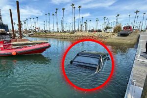 Un Tesla Cybertruck coule dans un port en Californie - © VC Star