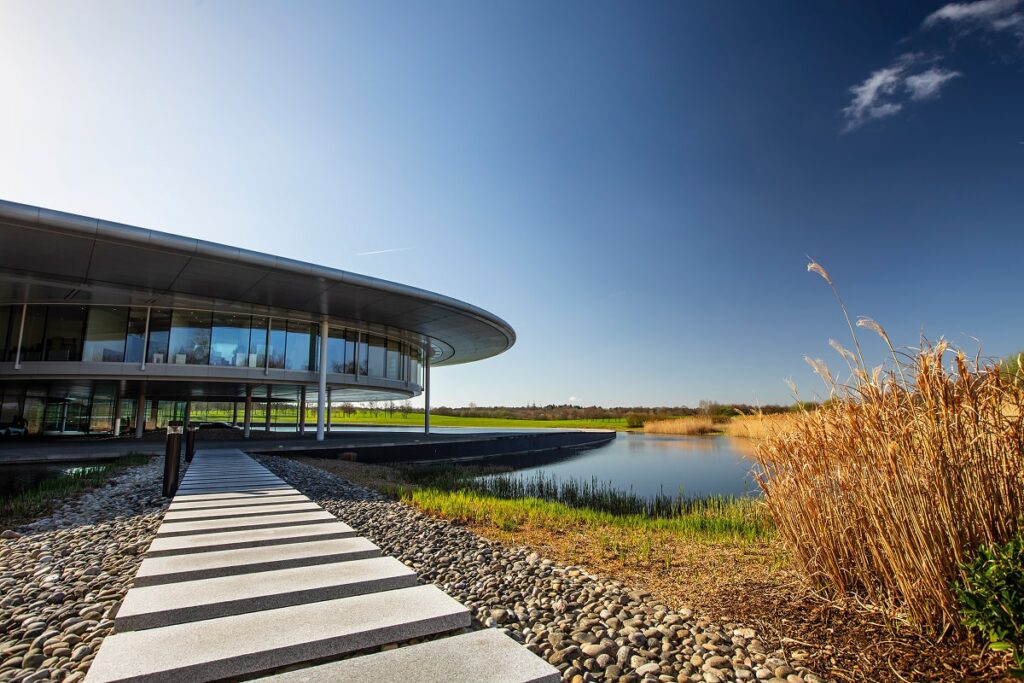 Le plan de restructuration mis en place par Nick Collins et les investissements technologiques laissent espérer un avenir solide - © McLaren Auto