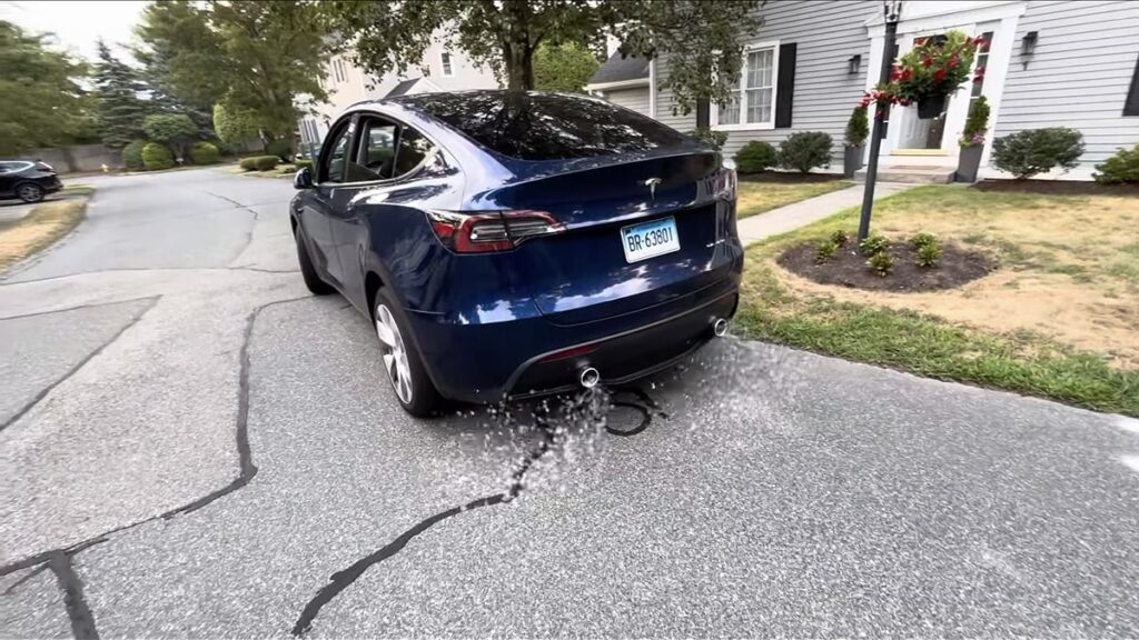 Model Y échappement à bulles - © George Li sur YouTube