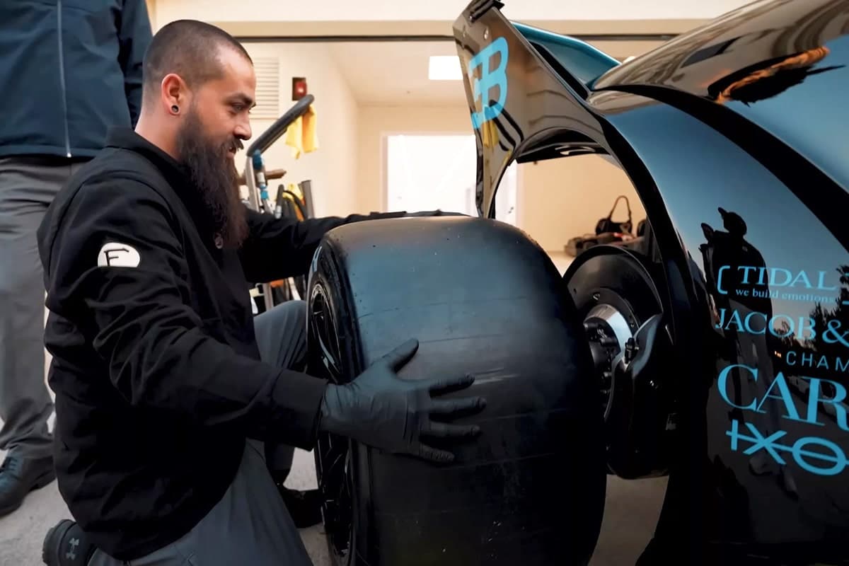 Pneus Bugatti Bolide - © Manny Khoshbin