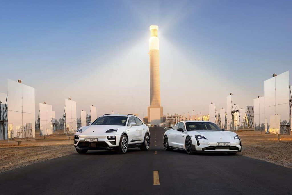 Les vedettes du show sont le Macan Turbo et le Taycan Turbo GT, deux modèles 100% électriques - © Porsche