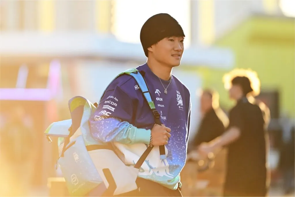 Tsunoda, plus expérimenté, semble avoir retrouvé la forme et la confiance nécessaires pour impressionner les patrons de l'équipe - © Red Bull Content pool