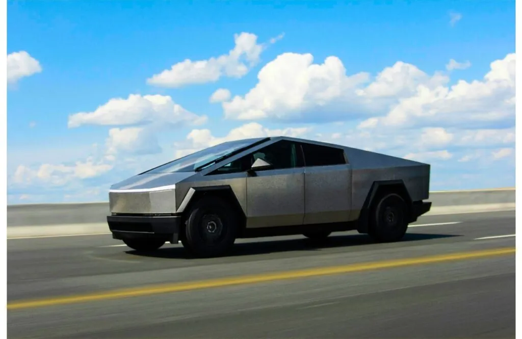 Tesla Cybertruck 80000 km - © FramesnFuel