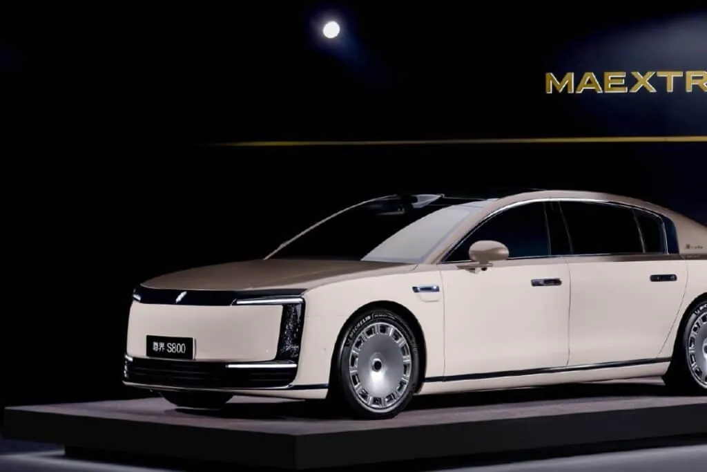 Le châssis de la Maextro S800 est conçu pour supporter plusieurs variantes de groupes motopropulseurs, allant de deux à quatre moteurs, offrant ainsi une puissance impressionnante de 480 à 1300 ch.