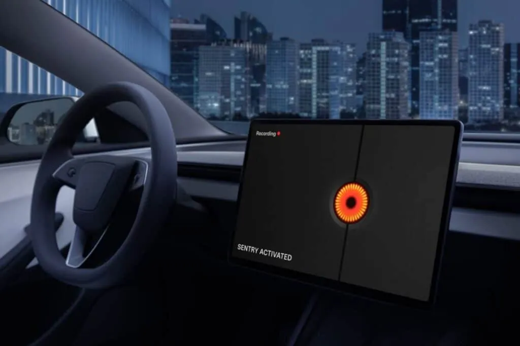 Le mode sentinelle de Tesla permet à la voiture d'enregistrer ce qu'il se passe autour d'elle pour éviter le vandalisme - © Tesla