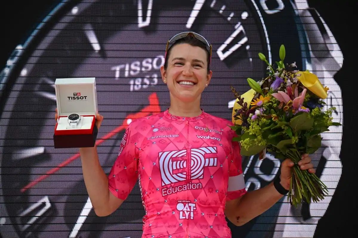 Cycliste féminine impressionne en échappée solitaire avant le Tour de France Femmes