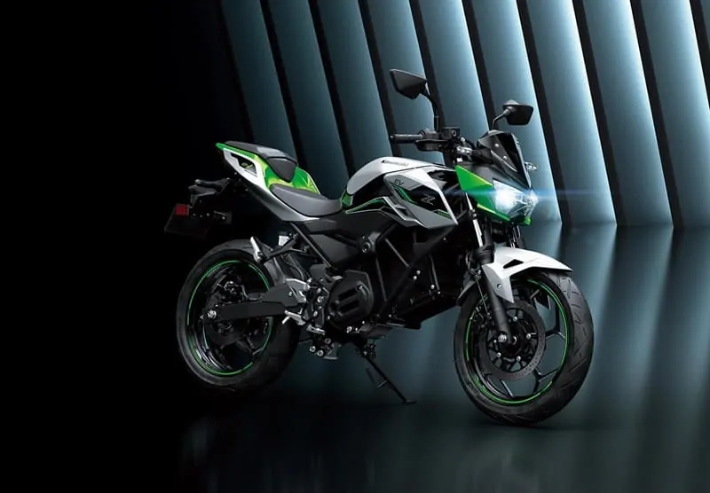 Kawasaki ninja e-1 et z e-1 allient style et performance pour transformer