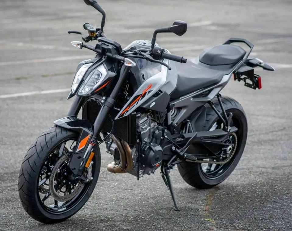 KTM 790 Duke dominez les routes avec style et puissance un