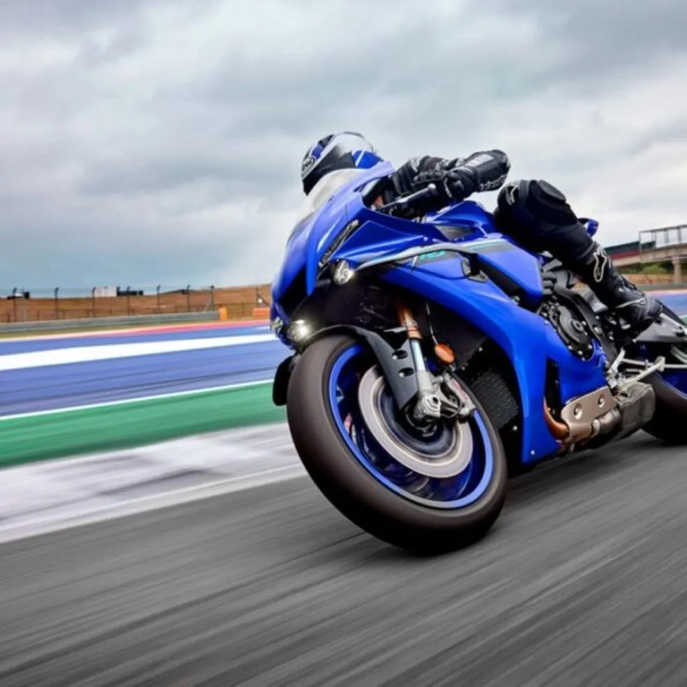 Les motos sportives de 2025 dominent les routes Performance inégalée et