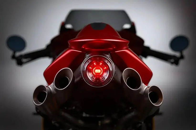 Mv agusta superveloce 1000 ago incarne lélégance ultime sur deux roues une