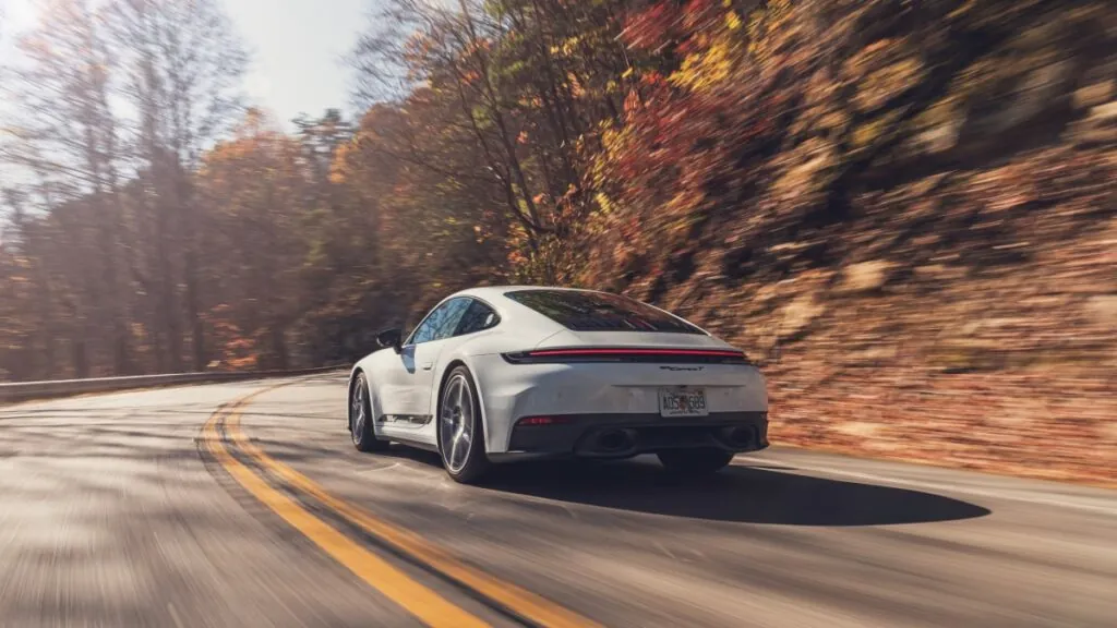 Quatre hommes ont dérobé des Porsche 911 d’une valeur d’un million de dollars à El Paso, Texas - © Porsche