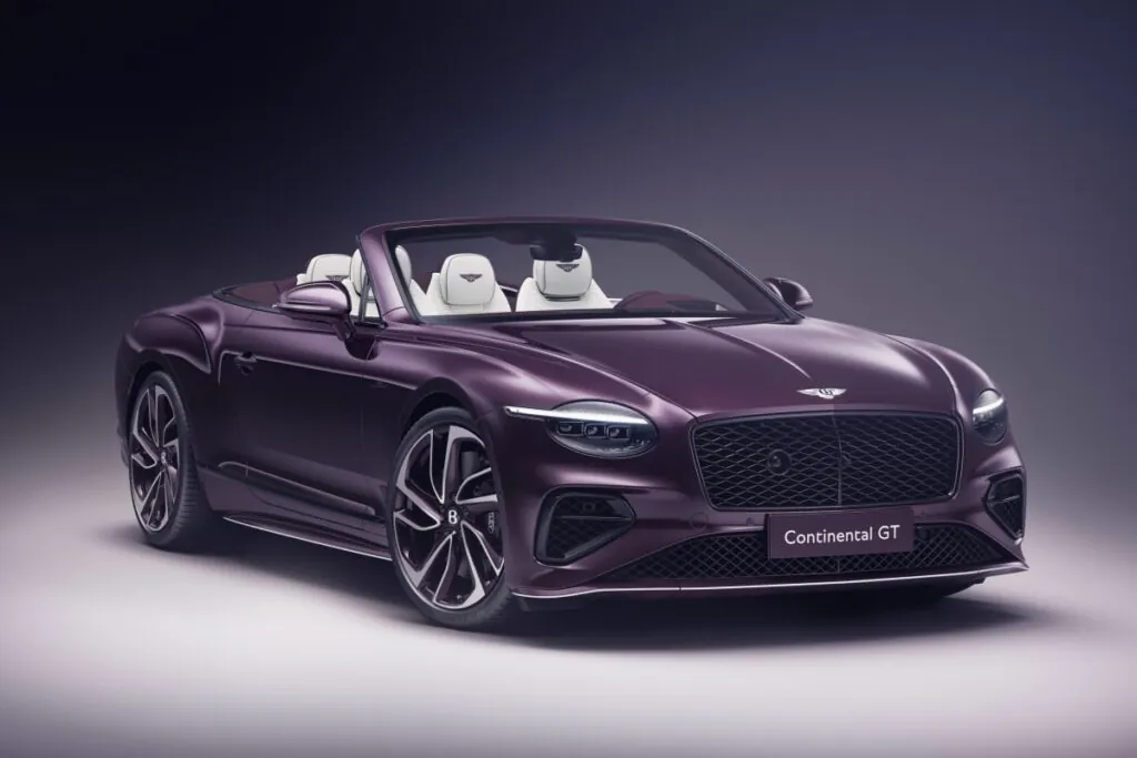 Cette Continental GTC est équipée du V8 hybride rechargeable Ultra Performance, développant 771 chevaux - © Bentley