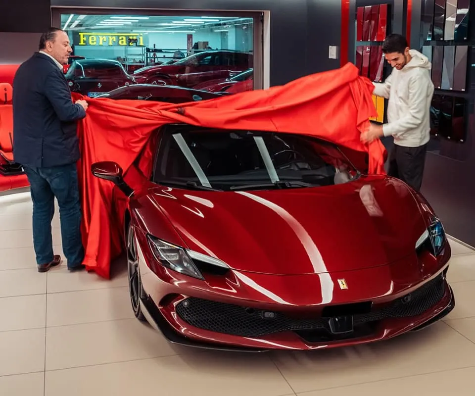 Sa Ferrari 296 GTB est équipée du pack Assetto Fiorano - Charles Pozzi Paris