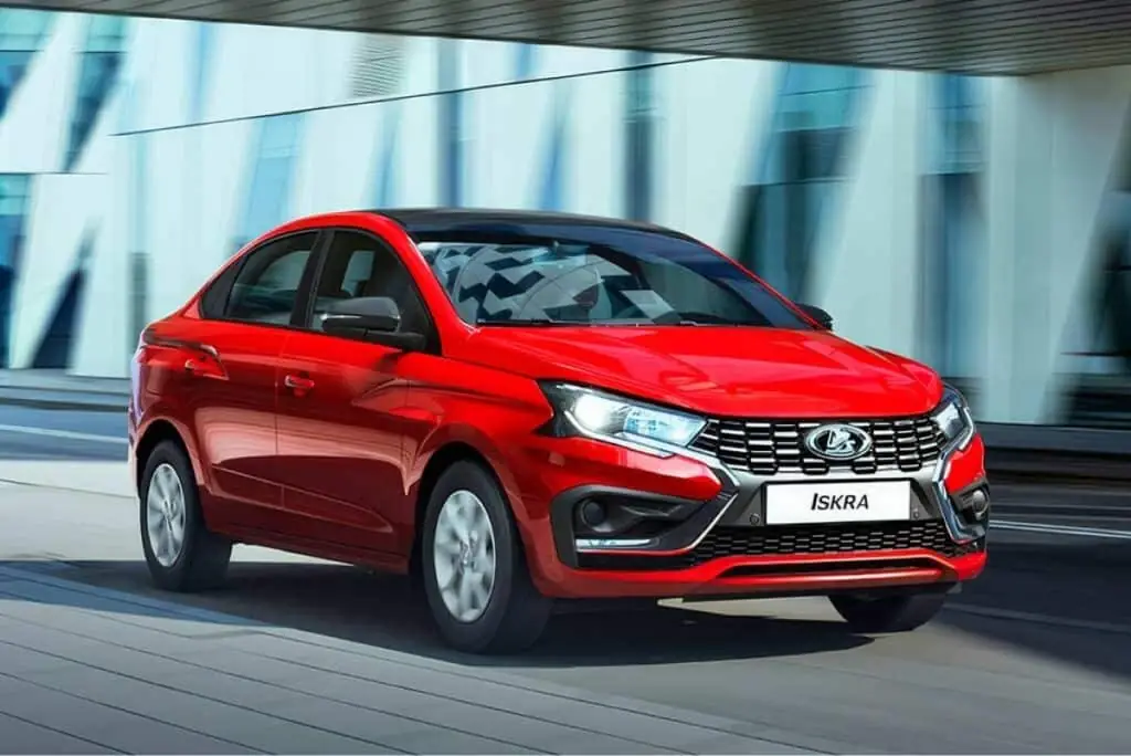 La Lada Iskra repose sur une plateforme dérivée de l’architecture CMF-B, partagée avec certains modèles de Renault, Dacia et Nissan.