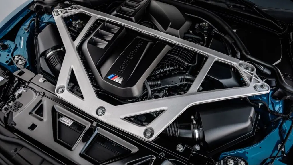 Son six-cylindres en ligne 3.0L porte la puissance à 550 chevaux et 650 Nm de couple - © BMW