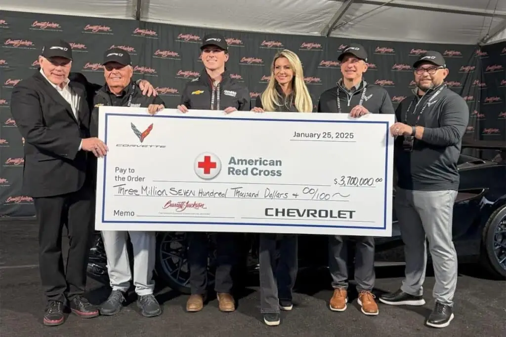 Les 3,7 millions de dollars iront à la Croix-Rouge américaine - © Barrett-Jackson