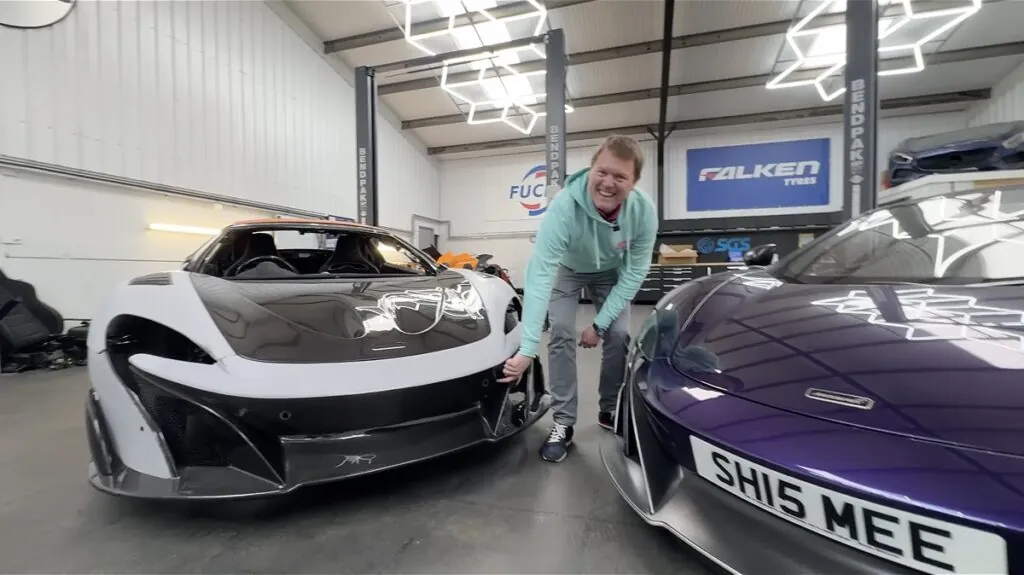 Avec l’aide du célèbre YouTuber britannique Shmee150, il a comparé son projet à une vraie 675LT.