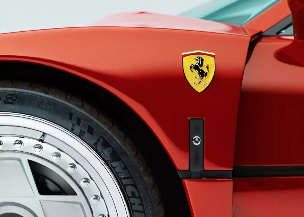 Au-delà du look, elles permettent d’équiper la F40 de pneus Michelin Pilot Sport Cup 2, offrant plus d’adhérence.