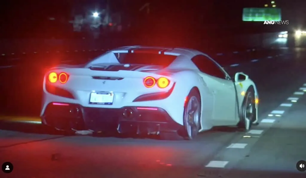 Une Ferrari F8 Spider accidentée sur l’autoroute