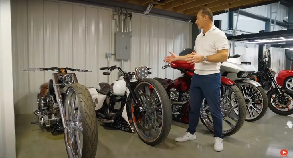 Sa passion s’étend également aux motos - © The Gentleman's Garage