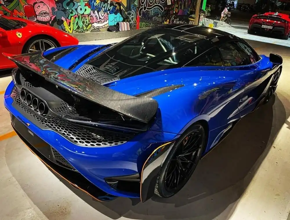 McLaren 765LT MSO peinte en Paris Blue - © FBVN