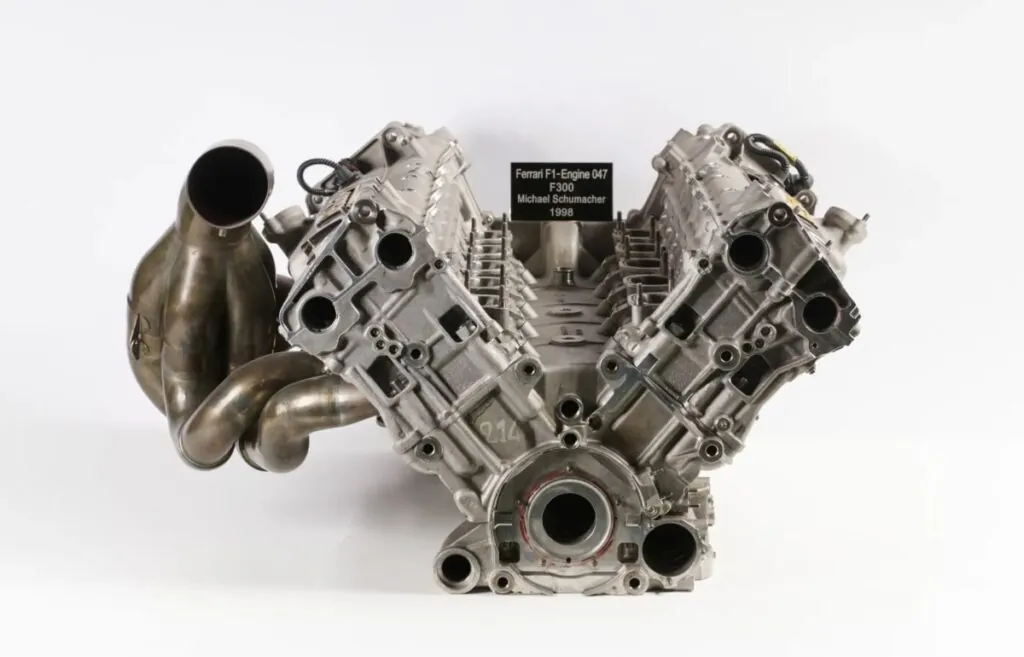 Moteur de Formule 1 Ferrari F300 signé par Michael Schumacher - © RM Sotheby’s