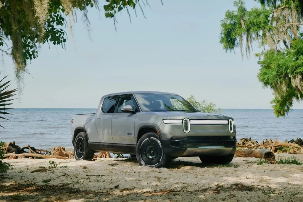 Rivian a une réputation de délais longs et de réparations coûteuses dans ses centres de service - © Rivian