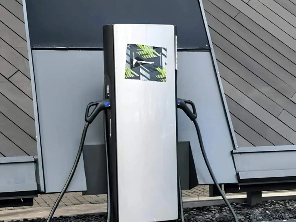 1000V Charger - © BYD