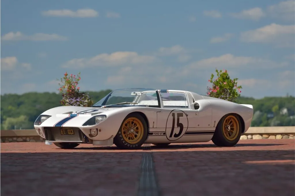 Ce prototype fait partie des cinq GT40 roadsters jamais construites, et aujourd’hui, seules deux existent encore - © Mecum Auctions