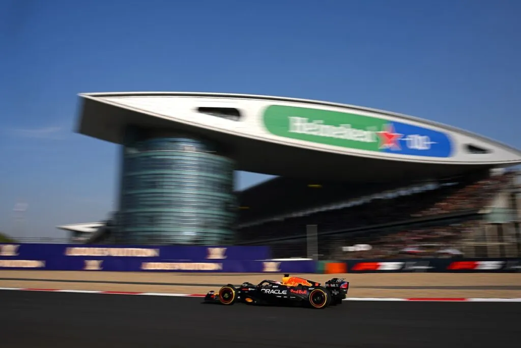 Du côté de Red Bull, Verstappen reste fidèle à lui-même. Il ne partira pas en pole, mais il sera bien sur la première ligne et reste le grand favori pour le sprint - © Red Bull Content pool