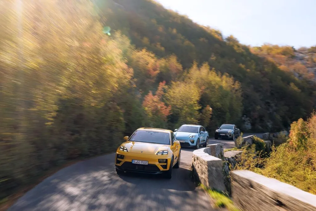 Le nouveau Macan 100% électrique attaque les courbes comme une vraie sportive – © Porsche