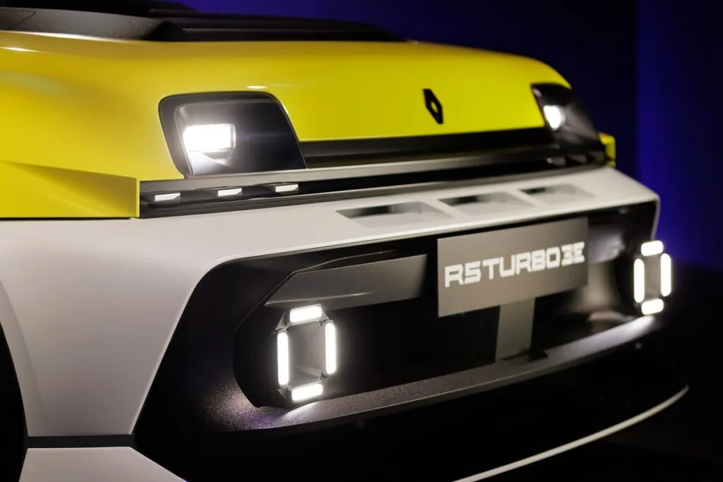 Depuis quelques années, Renault a bien séparé ses gammes : les modèles sportifs sont chez Alpine, et Renault s’occupe du grand public - © Renault