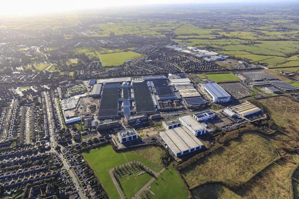 Bentley réinvente son héritage, et la transformation du site de Crewe illustre clairement cette ambition. - © Bentley