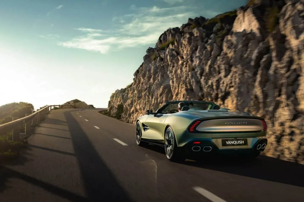 On parle ici de chiffres de supercar, pas de cabriolet pépère pour aller en bord de mer - © Aston Martin