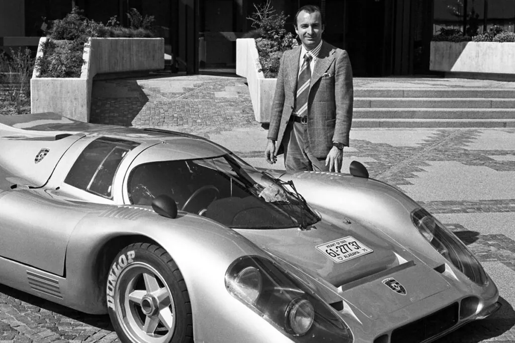 On y voit des images de la 917 en action - © Porsche